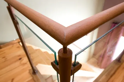 Rechte Trap met Glazen Balustrade