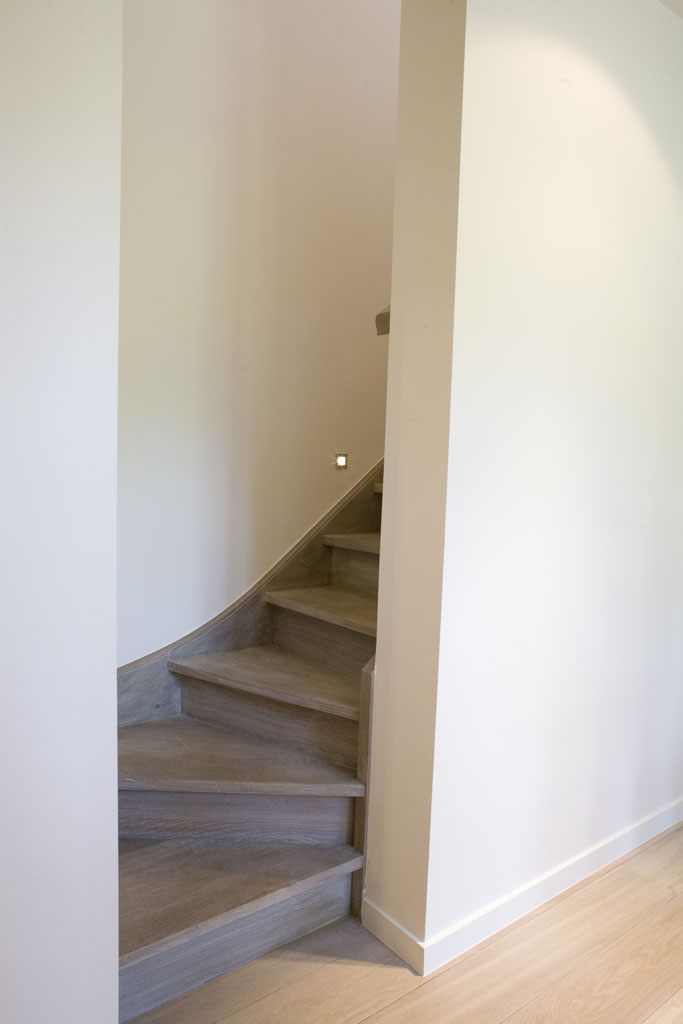 [2031] Escalier quart tournant fermé standard