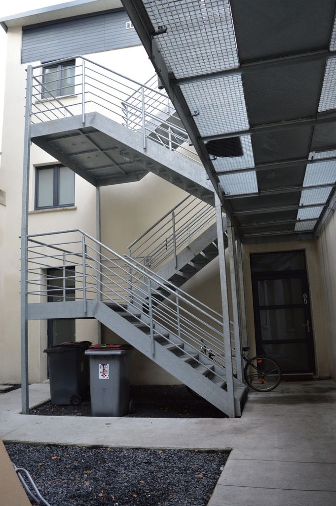 Escalier de Secours avec Marches en Tôle Larmée