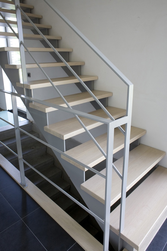 Escalier métallique avec marches en hêtre