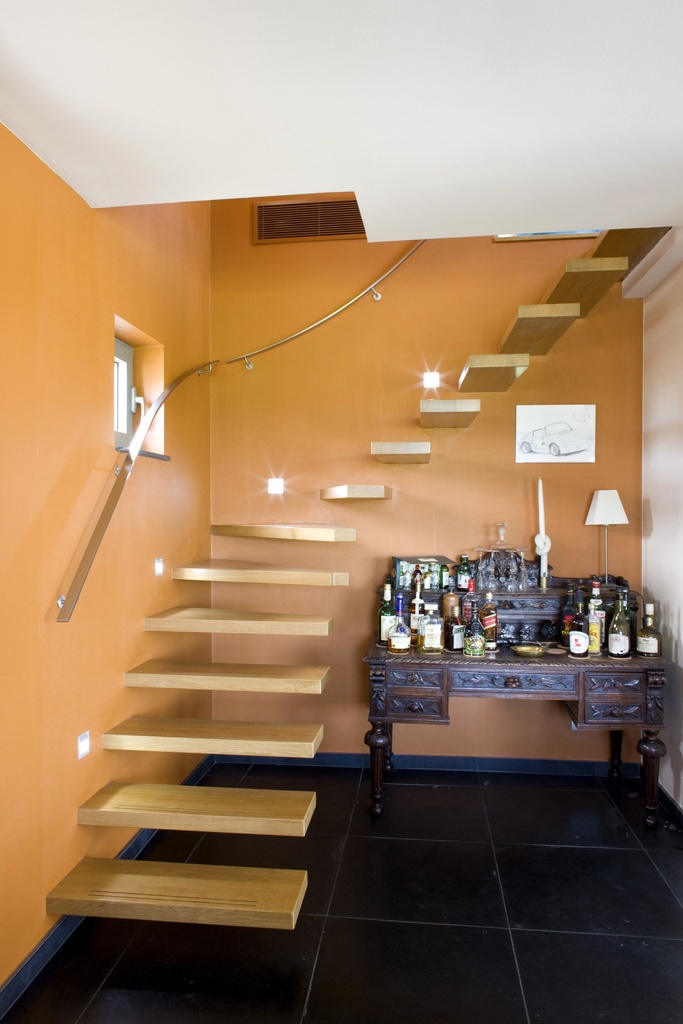 [1061] Zwevende trap voor duplex te Lauwe