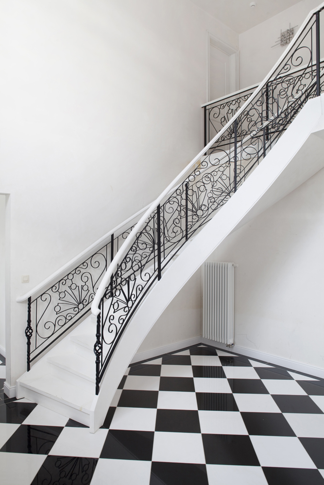 Escalier avec balustrade décorative