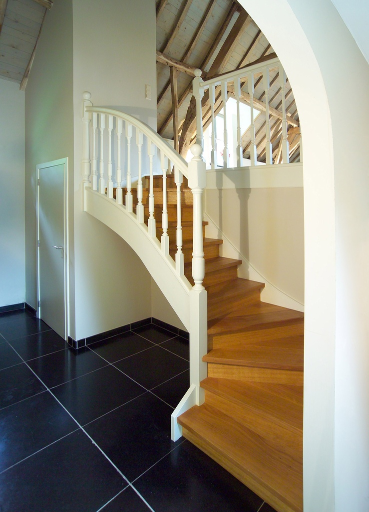 Escalier rustique en forme de S