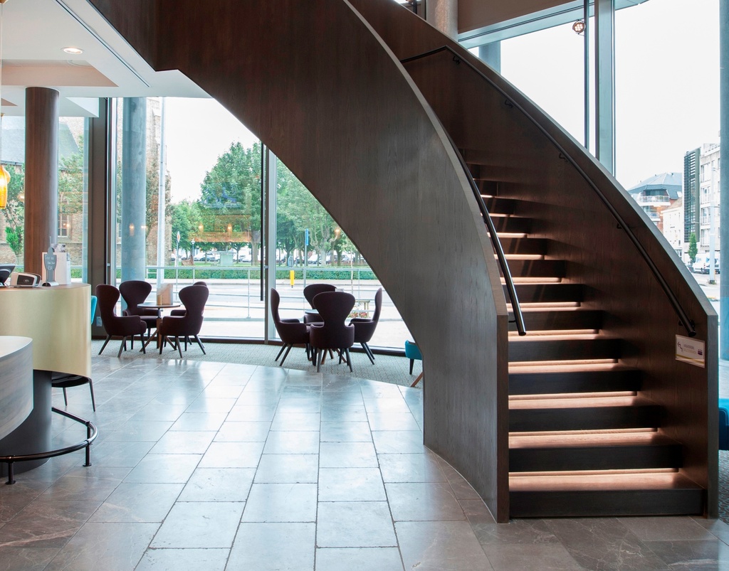 Escalier en colimaçon en chêne | Mercure Blankenberge