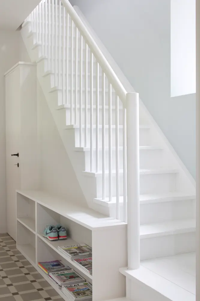 Witte Trap met Schoenkast Onder