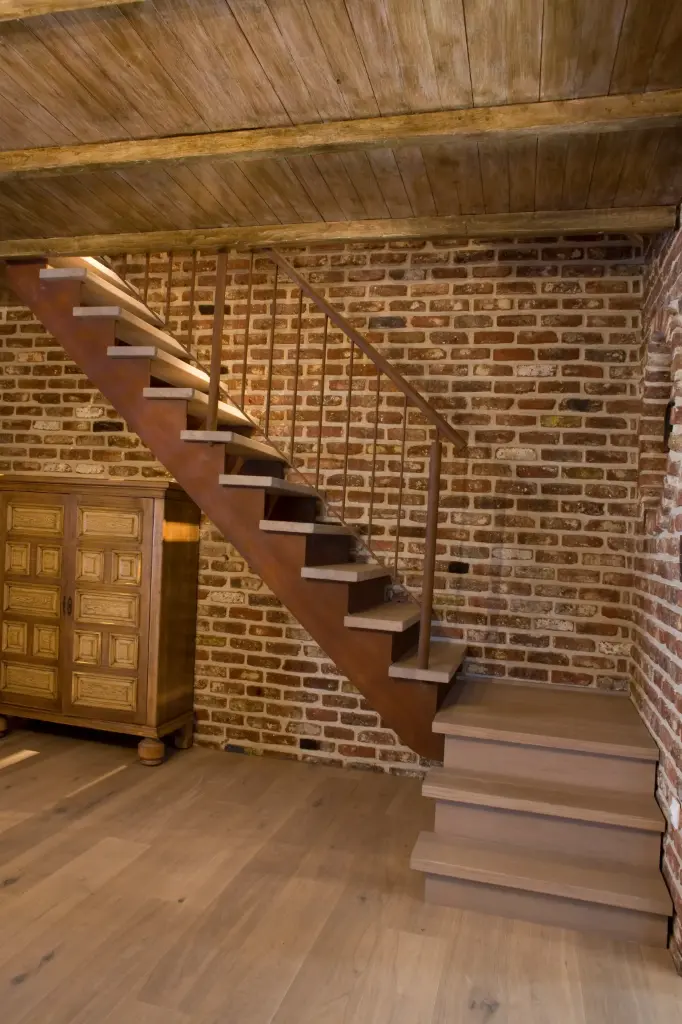 Open Houten Trap in Rustiek Interieur