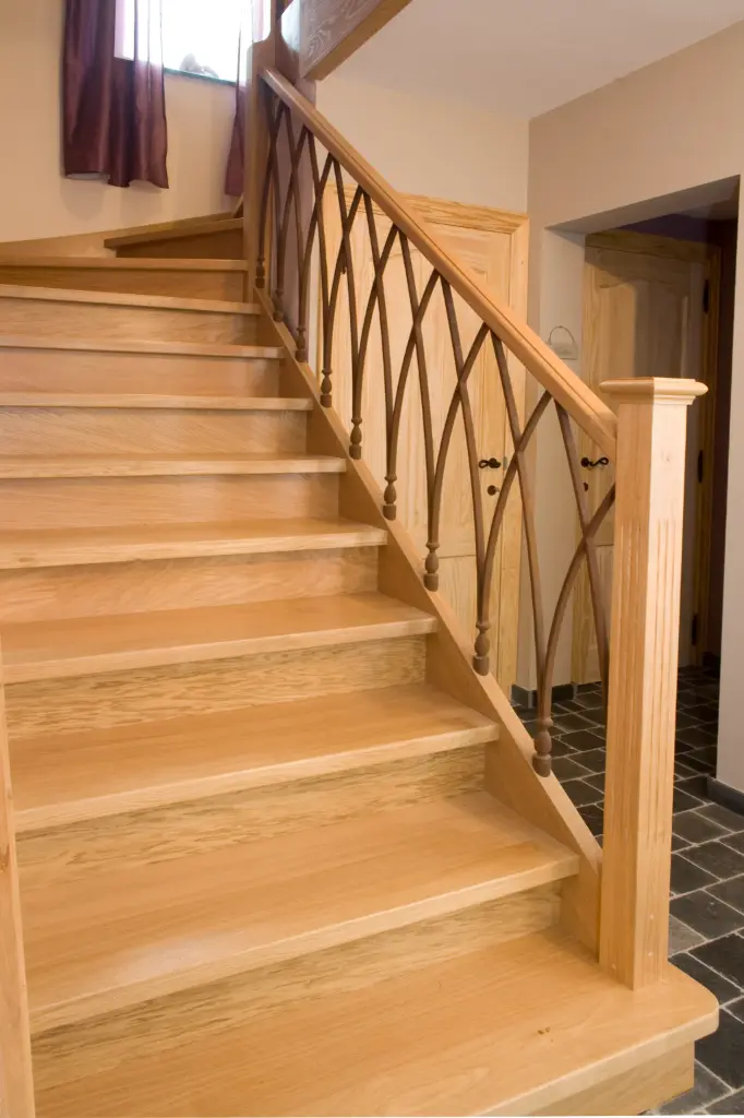 Houten Draaitrap met Kruispatroon