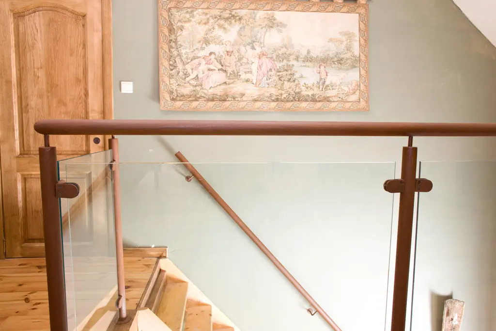 Escalier Droit à Garde-corps en Verre
