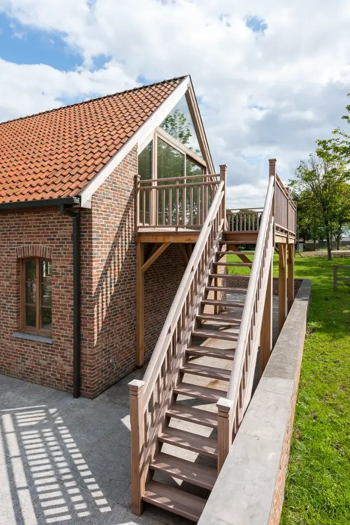 Rechte houten trap (3031)