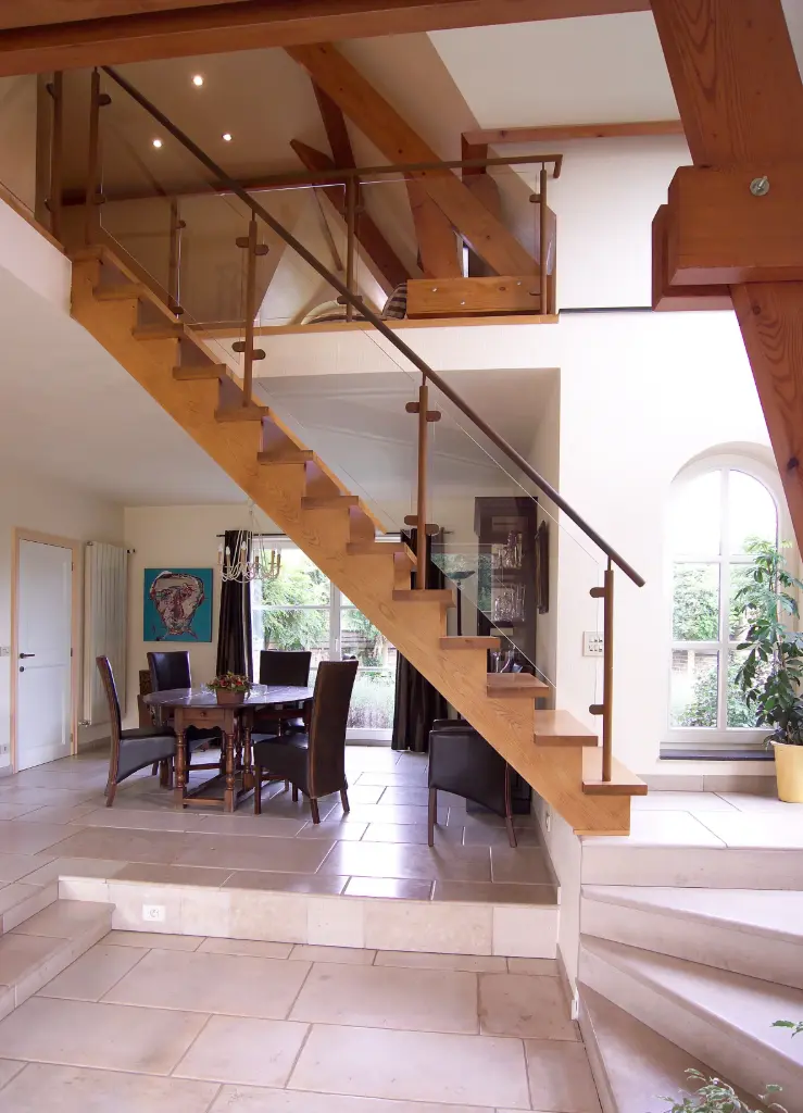 Rechte houten trap (3055)