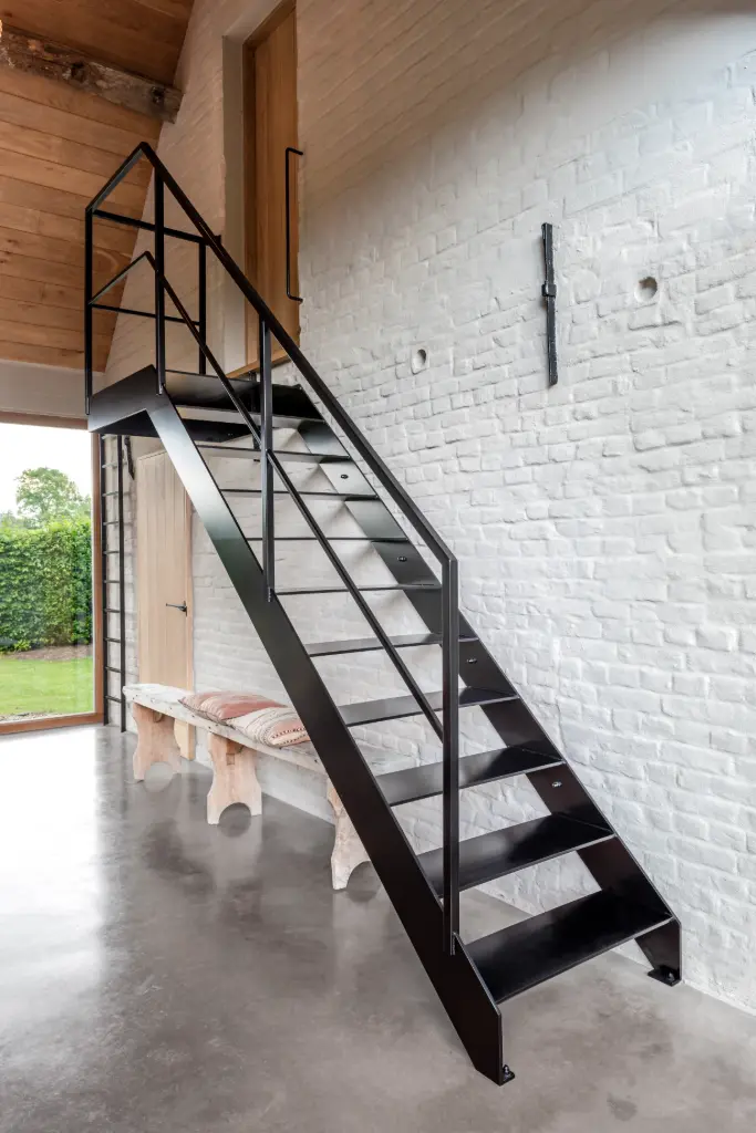 Stalen, Zwartgelakte trap