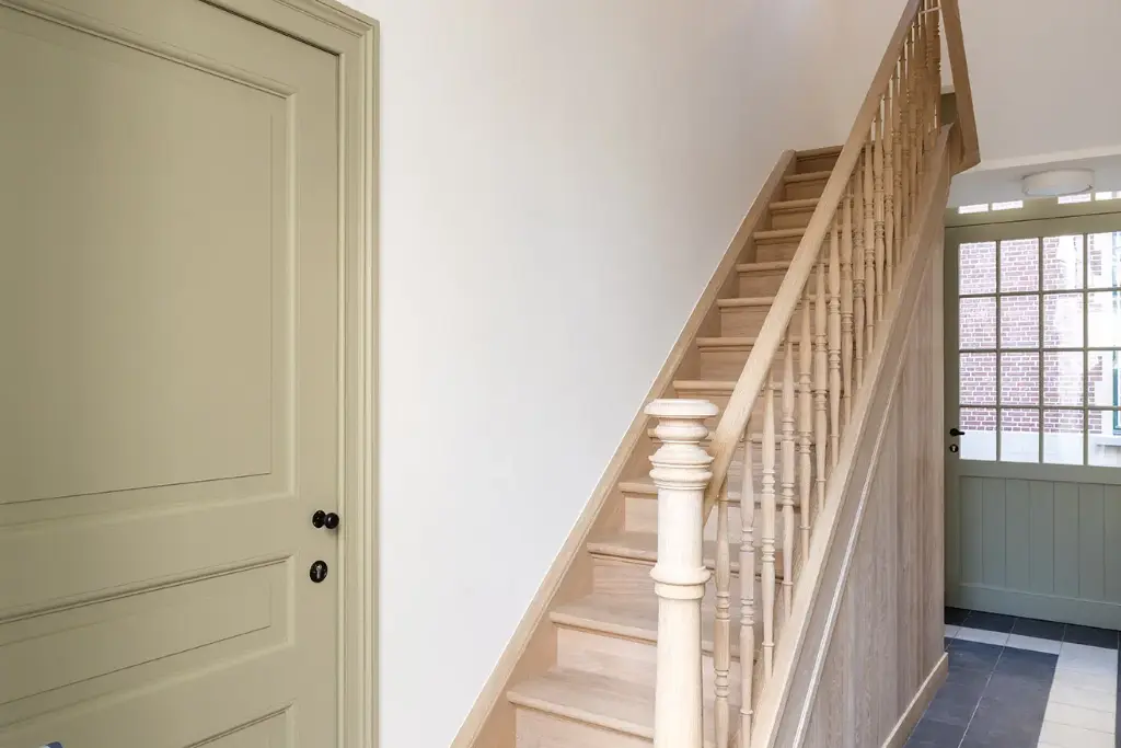 Rechte houten trap (3095)