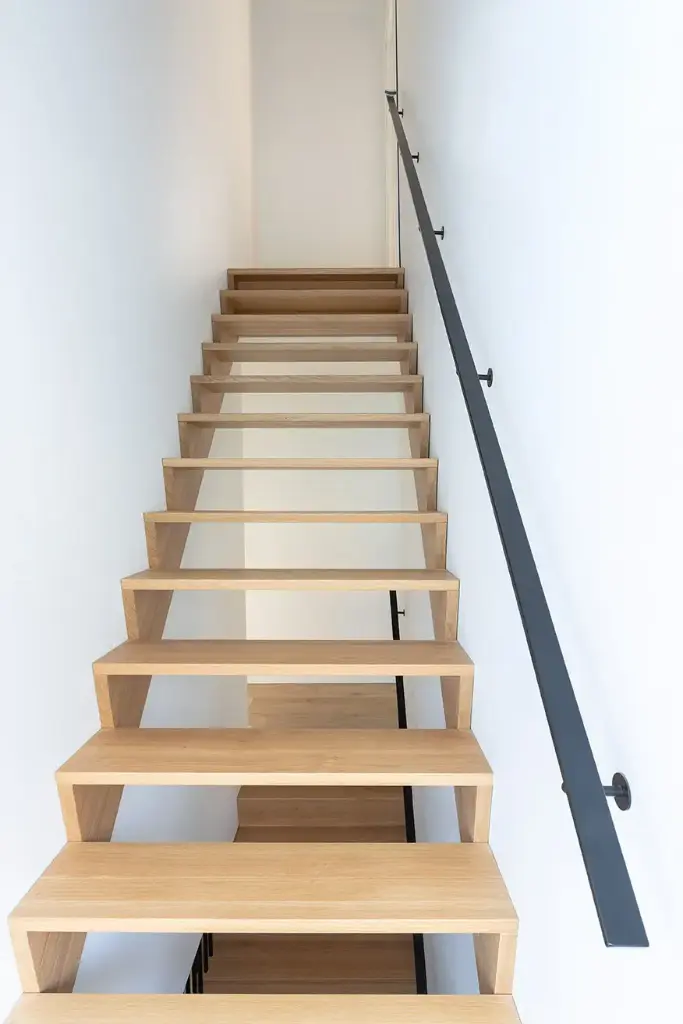 Escalier Droit Ouvert en Bois