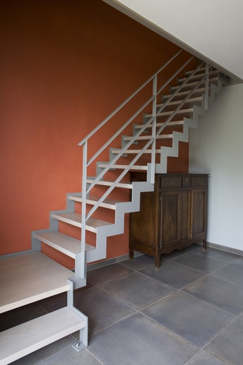 [2035] Escalier à limons gravés au laser