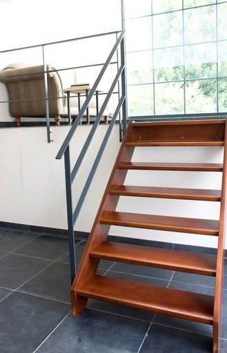 [1056] Escalier droit ouvert standard
