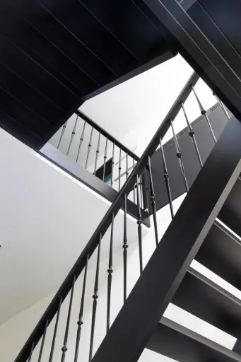 Klassieke, Zwartgelakte Trap