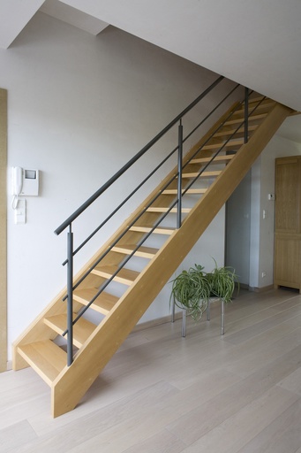 [1041] Escalier droit ouvert standard en hêtre