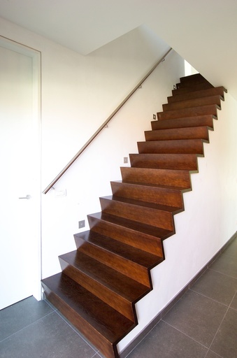 [1120] Escalier-Z en partie entre murs