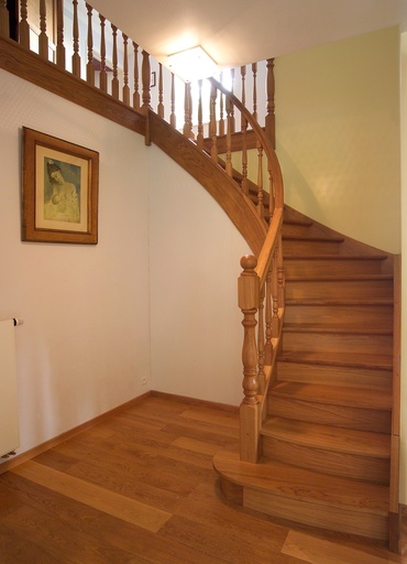 [1123] Escalier classique avec pièce torsadée