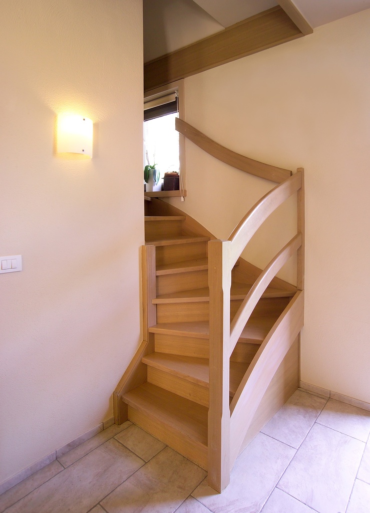 Escalier fermé double quart tournant standard