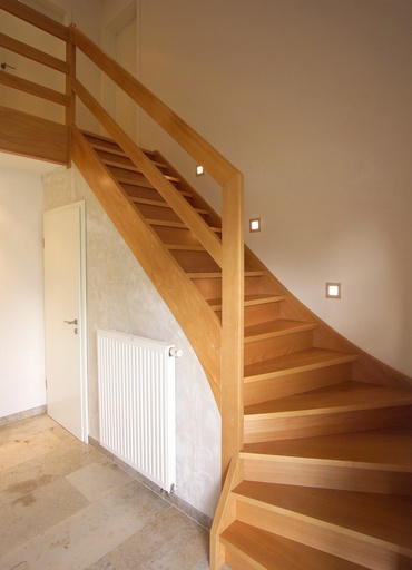 [1137] Escalier en bois quart tournant fermé standard
