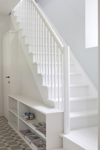 [1006.] Escalier de style champêtre avec poteau de départ