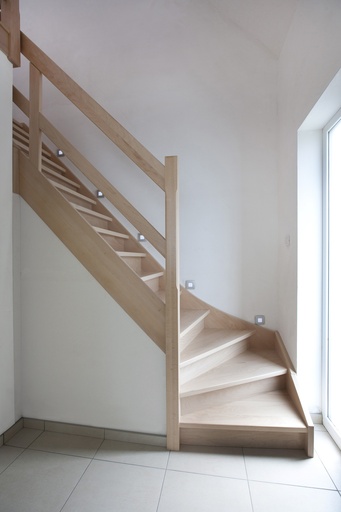 [1160] Escalier quart tournant fermé en hêtre