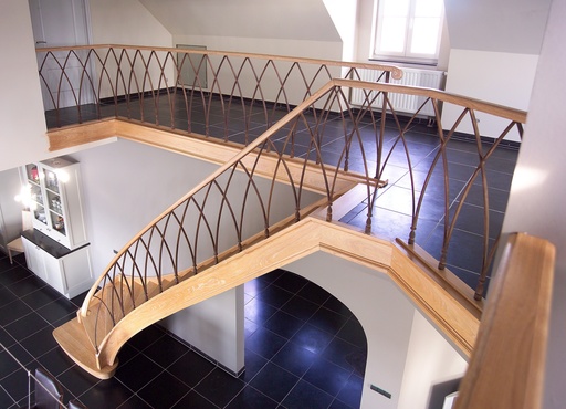 [1159] Klassieke trap in eik met geroeste balustrade