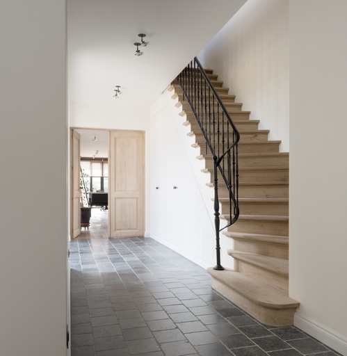 [990] Kwartdraai eiken trap met opliggende treden | gerenoveerde hoeve