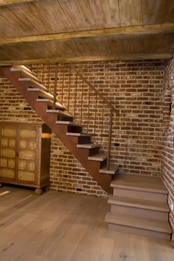 Open Houten Trap in Rustiek Interieur