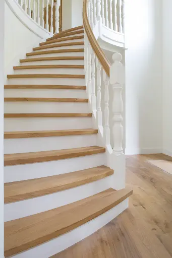 Houten gesloten trap (3039)