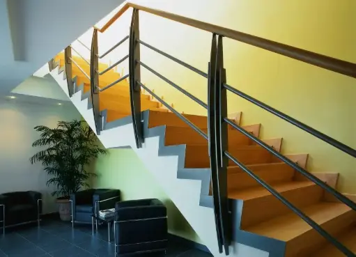 Houten Z-trap met Inox Balustrade