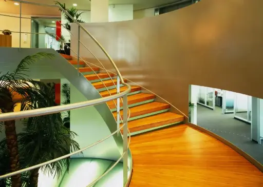 Wenteltrap met Verlichte Glasbalustrade