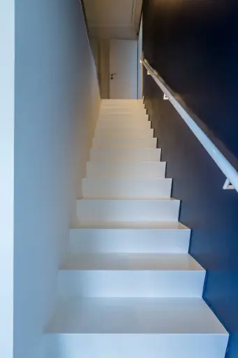 Zwevende Witte Trap met Glas