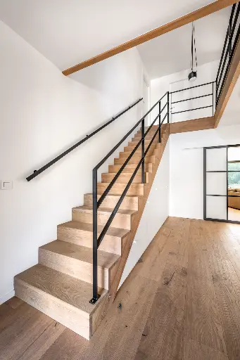 [3090] Moderne Trap met Minimalistisch Design