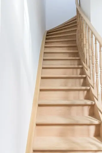 [3091] Escalier en Chêne avec Balustrade Classique