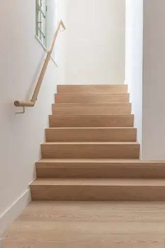 Gesloten rechte houten trap (3096)