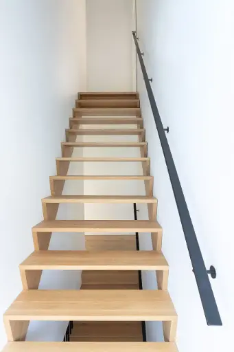 Escalier Droit Ouvert en Bois
